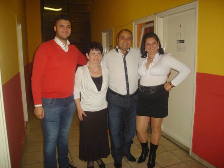 Előadó-énekes kilegáimmal BP.Eu Tv.-ben